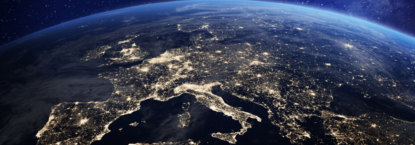 Europa bei Nacht aus dem Weltraum betrachtet Europa bei Nacht aus dem Weltraum betrachtet