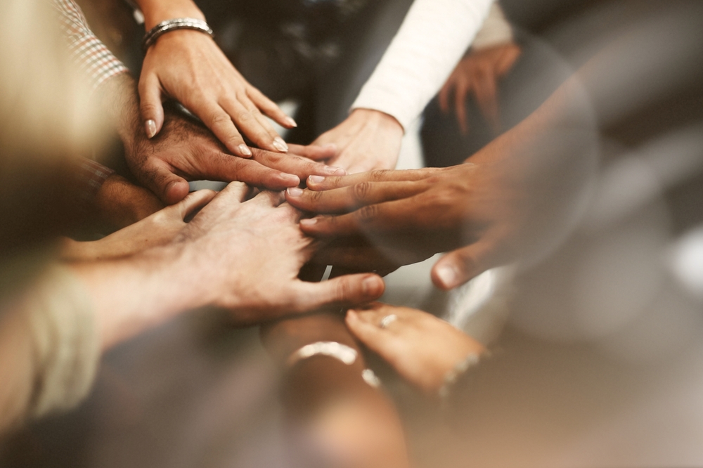 Mehrere Hände übereinander Mehrere Hände übereinander